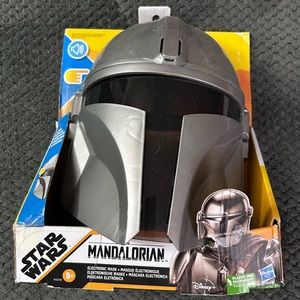 Star Wars The Mandalorian Electronic Mask ~ NEW